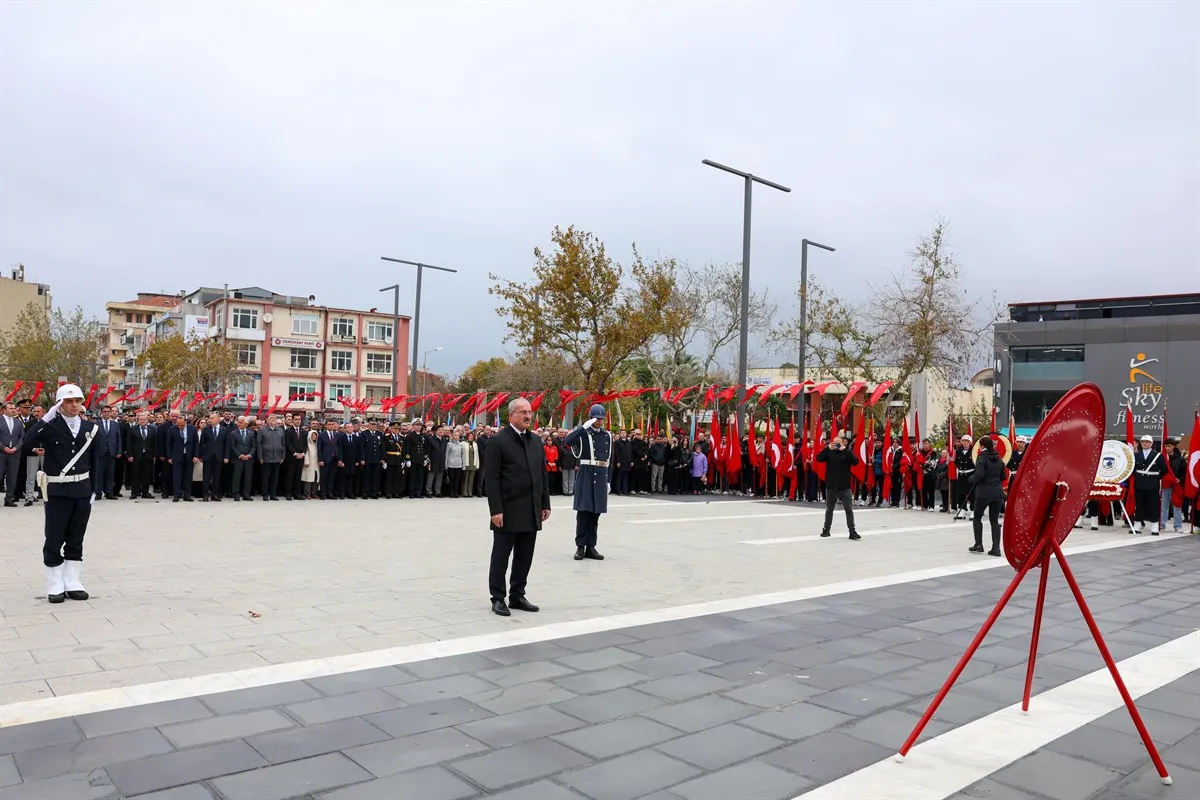 Cumhuriyet’imizin 103. Yılı coşkusu çelenk sunma töreniyle başladı