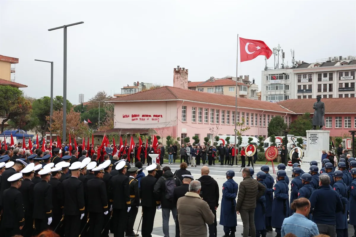 Cumhuriyet’imizin 103. Yılı coşkusu çelenk sunma töreniyle başladı
