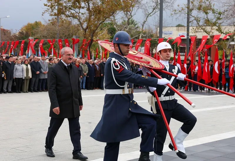 Cumhuriyet’imizin 103. Yılı coşkusu çelenk sunma töreniyle başladı