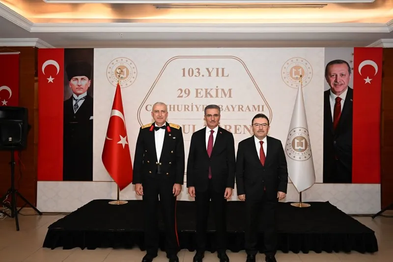 Erzurum’da Cumhuriyet Bayramı kabul töreni düzenlendi