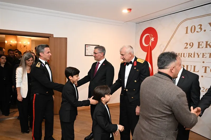 Erzurum’da Cumhuriyet Bayramı kabul töreni düzenlendi