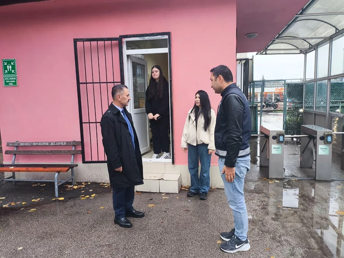 Vali Aktaş, güne okul ziyareti ile başladı
