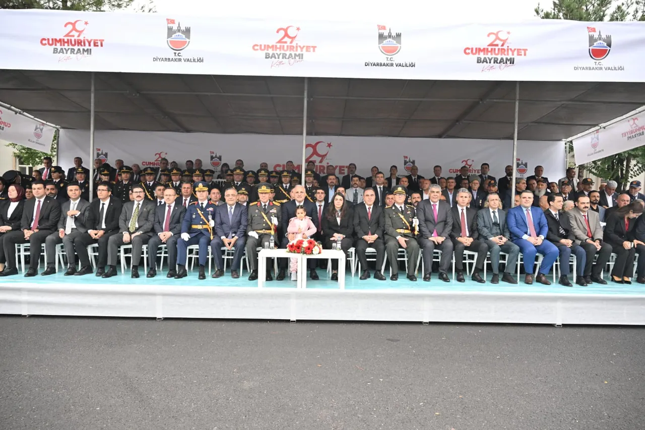 Diyarbakır’da 29 Ekim Cumhuriyet Bayramı coşkuyla kutlandı