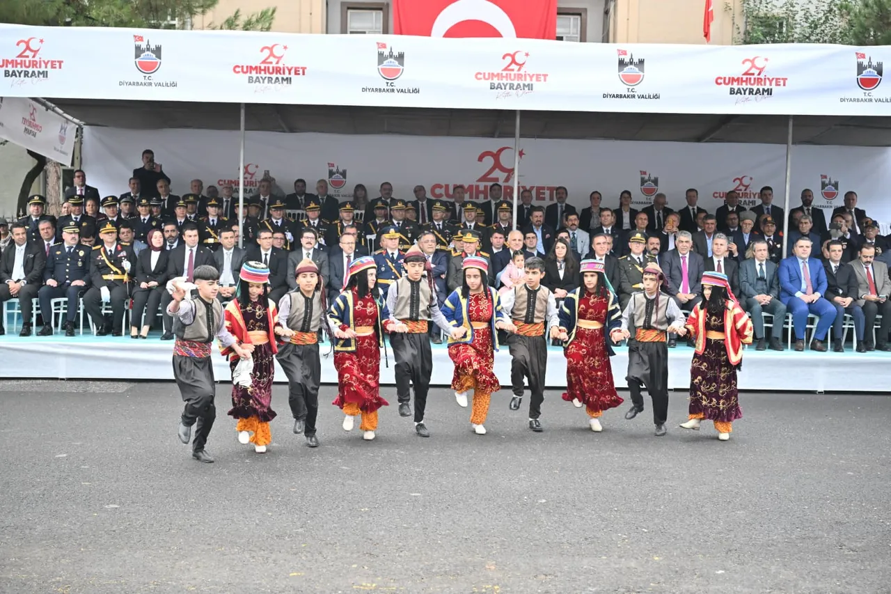 Diyarbakır’da 29 Ekim Cumhuriyet Bayramı coşkuyla kutlandı