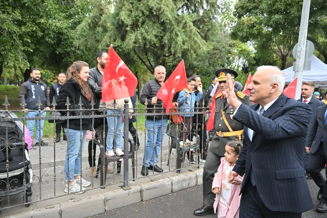 Diyarbakır’da 29 Ekim Cumhuriyet Bayramı coşkuyla kutlandı