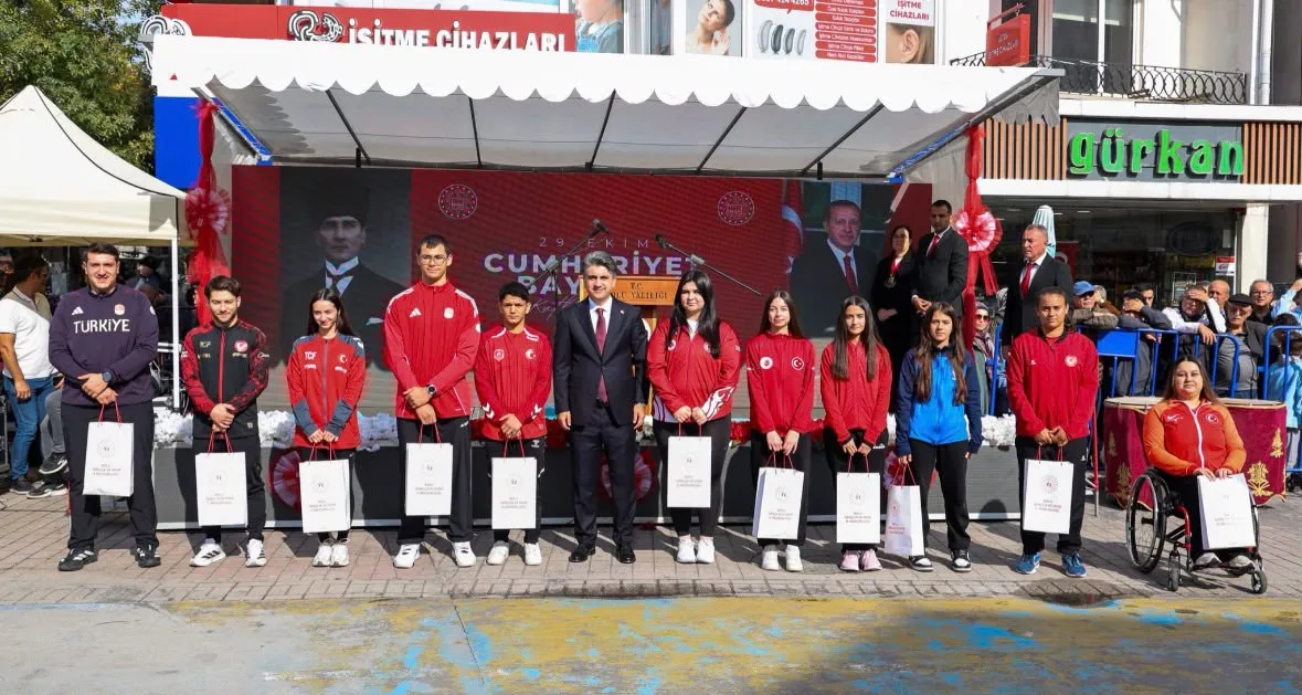 Cumhuriyet'in 103’üncü yılı büyük bir coşkuyla kutlandı