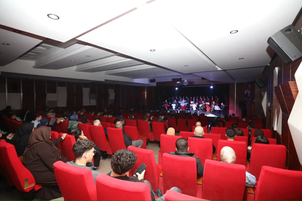 İnegöl Belediyesi Gençlik Korosundan Cumhuriyet konseri