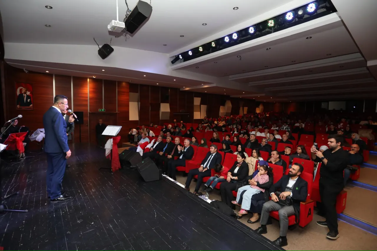 İnegöl Belediyesi Gençlik Korosundan Cumhuriyet konseri