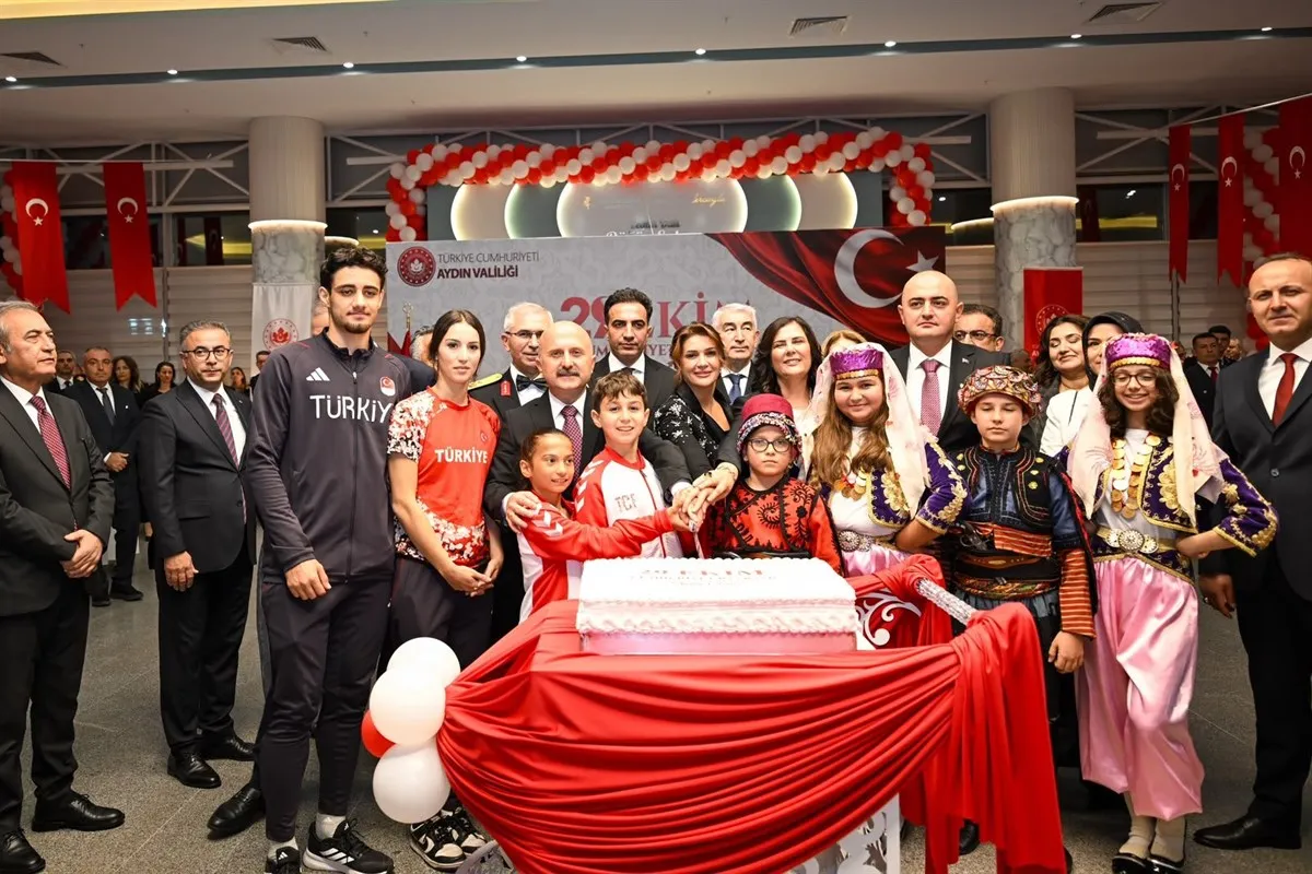 Cumhuriyet'in 103'üncü yılı büyük bir coşkuyla kutlandı