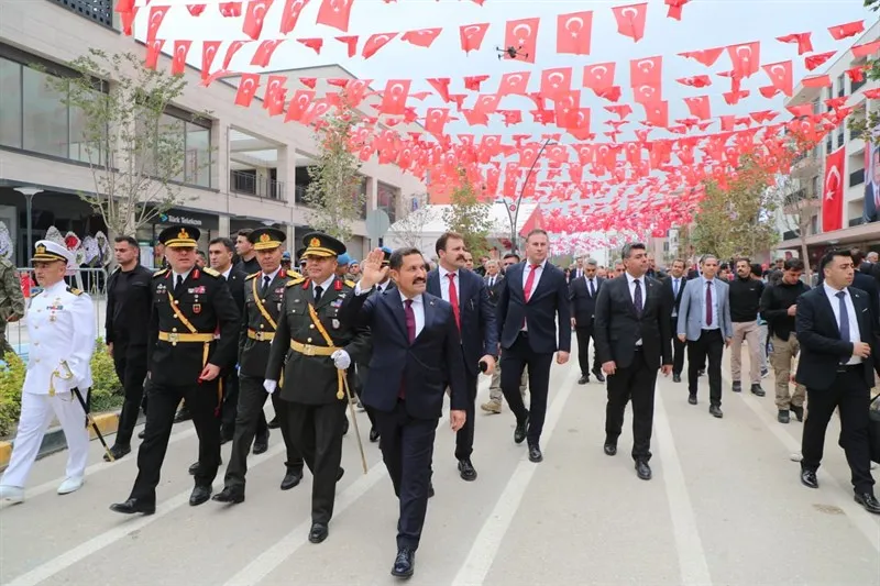 Cumhuriyet'in 103. yıl coşkusu, yeniden hayat bulan Atatürk Caddemizde yaşandı