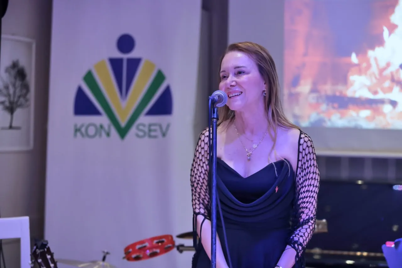 Konak’ta Cumhuriyet coşkusu çocuklar için dayanışmaya dönüştü