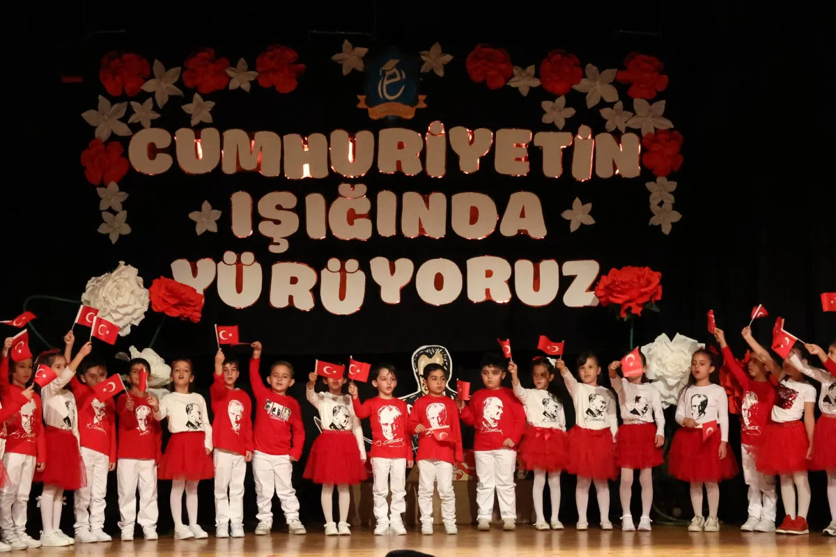 Öğrencilerden Cumhuriyet Bayramı’na gösteriler