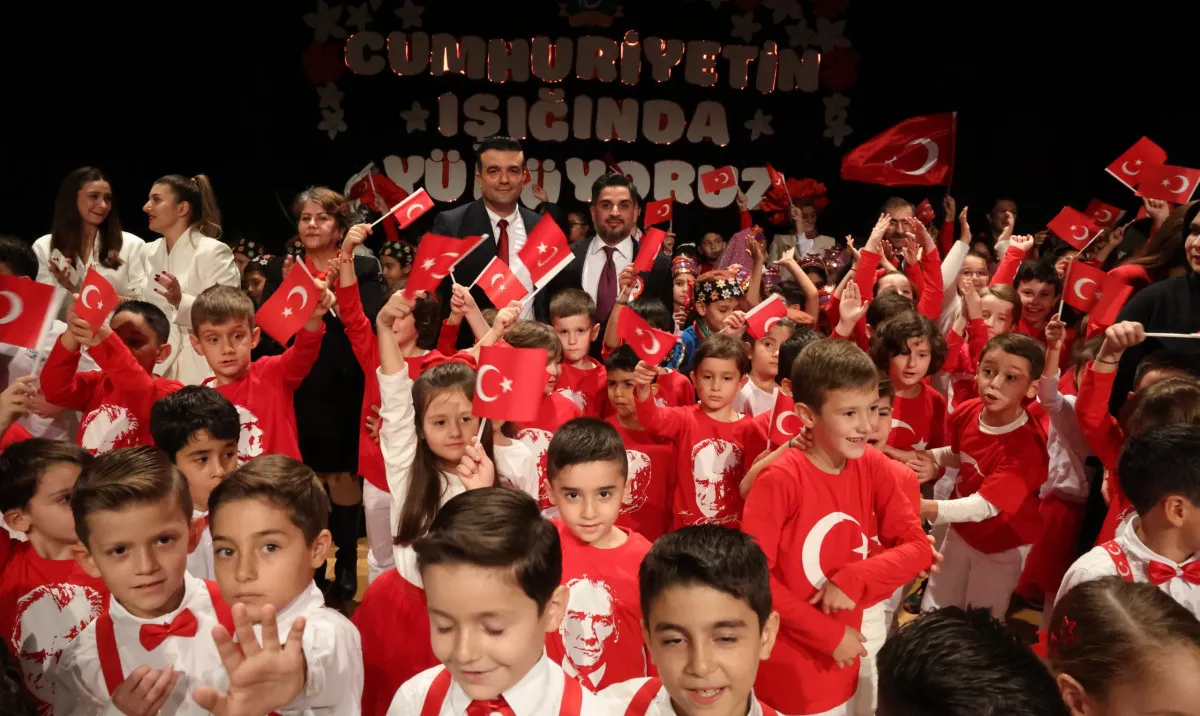Öğrencilerden Cumhuriyet Bayramı’na gösteriler