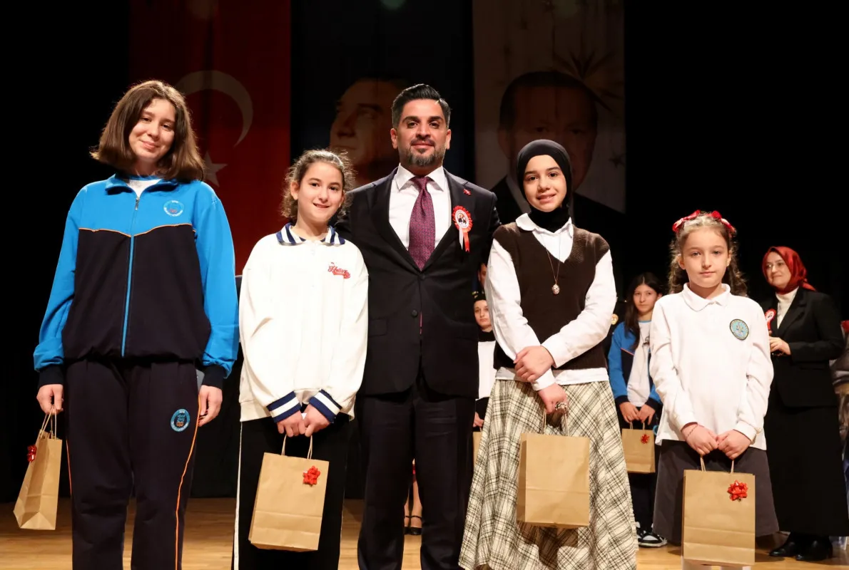 Öğrencilerden Cumhuriyet Bayramı’na gösteriler