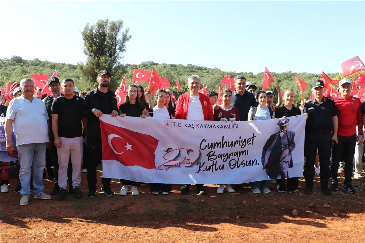 29 Ekim Cumhuriyet Bayramı Kaş’ta coşkuyla kutlandı