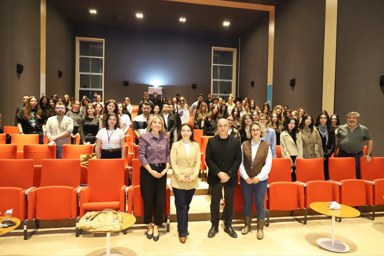 İzmir Bakırçay Üniversitesinde “21. Yüzyıl Yetkinlikleri” semineri düzenlendi