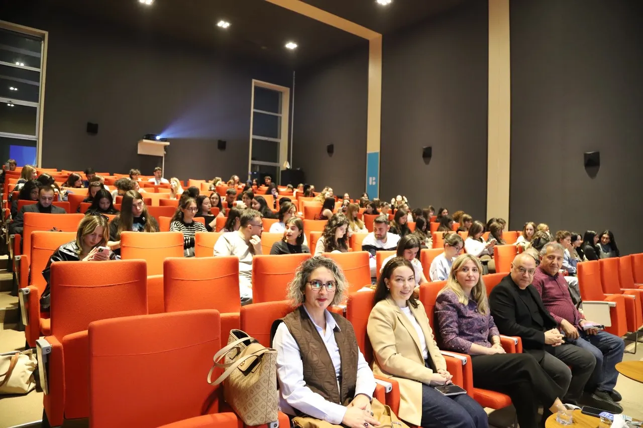 İzmir Bakırçay Üniversitesinde “21. Yüzyıl Yetkinlikleri” semineri düzenlendi