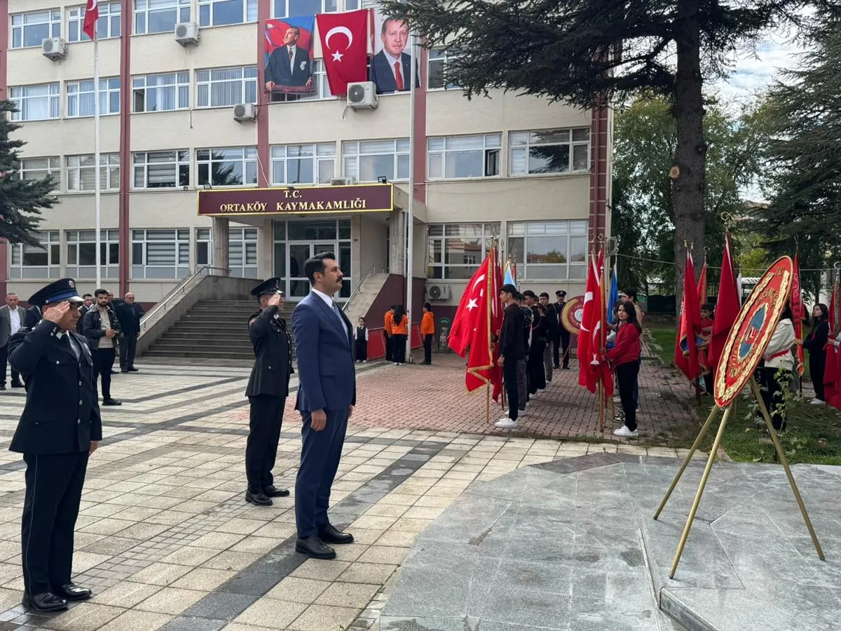Cumhuriyet'in 103. yılı, çelenk sunma töreniyle kutlandı. 2026