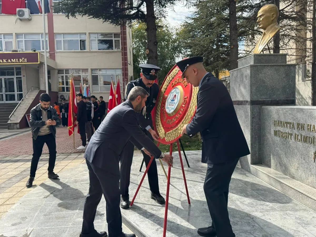 Cumhuriyet'in 103. yılı, çelenk sunma töreniyle kutlandı. 2026