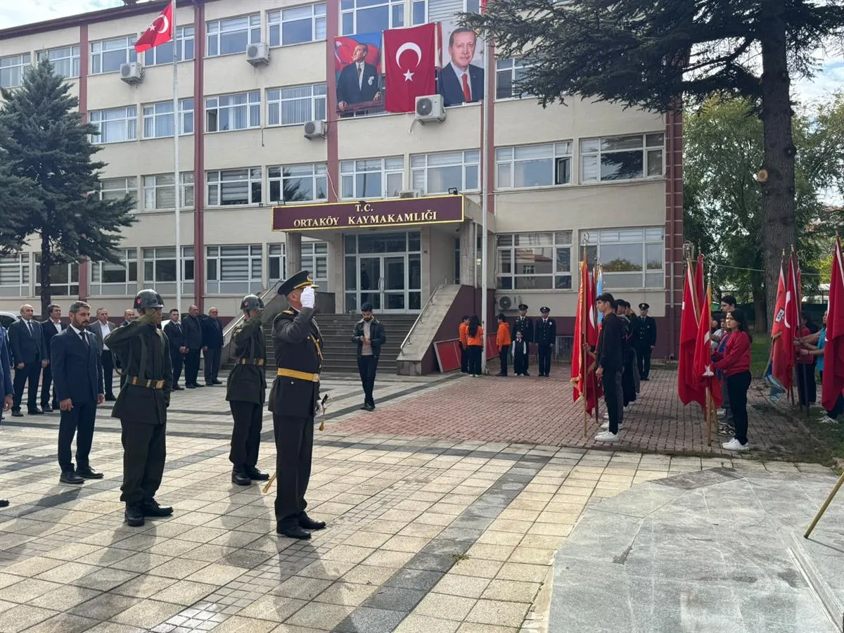 Cumhuriyet'in 103. yılı, çelenk sunma töreniyle kutlandı. 2026