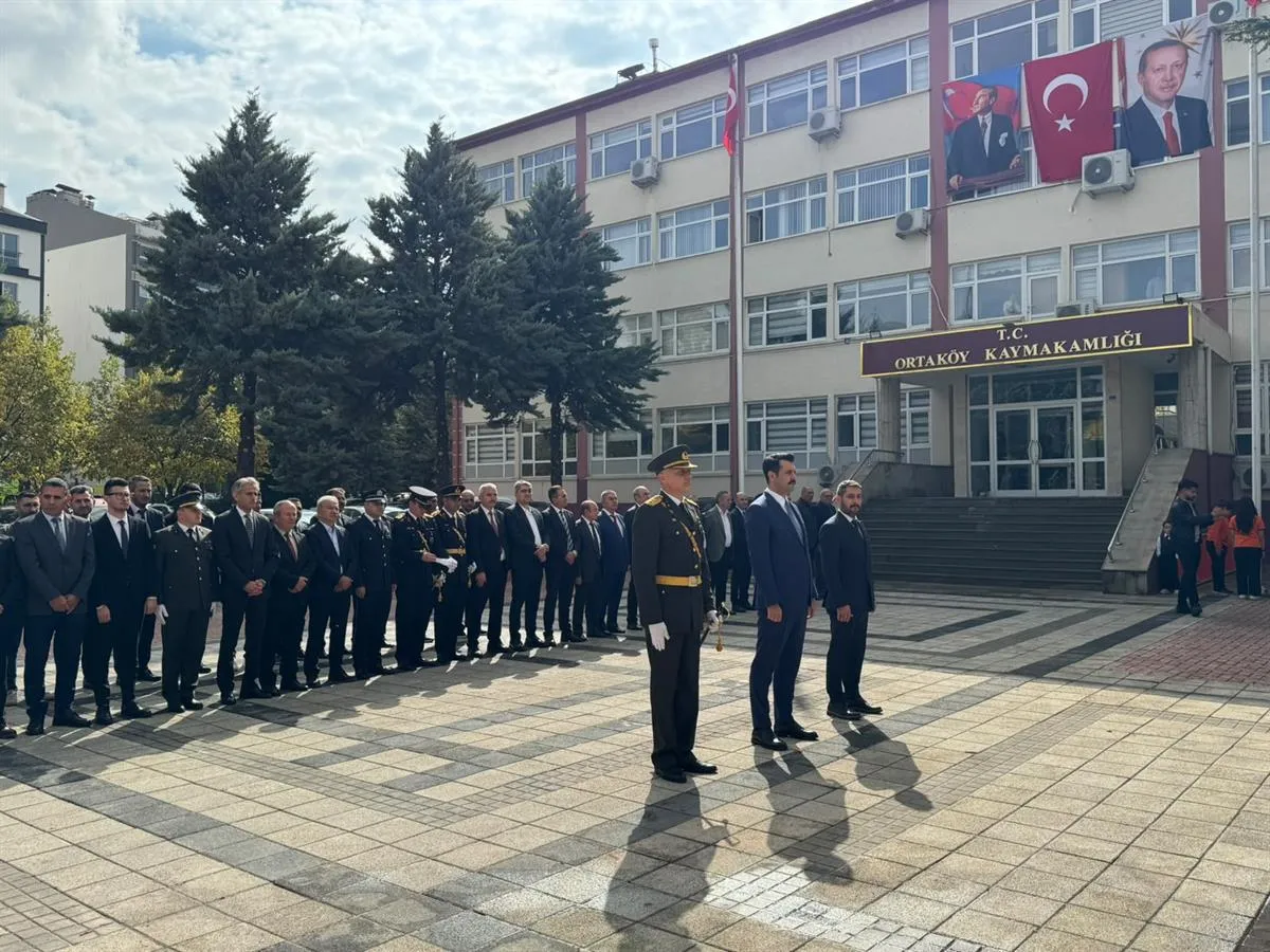 Cumhuriyet'in 103. yılı, çelenk sunma töreniyle kutlandı. 2026