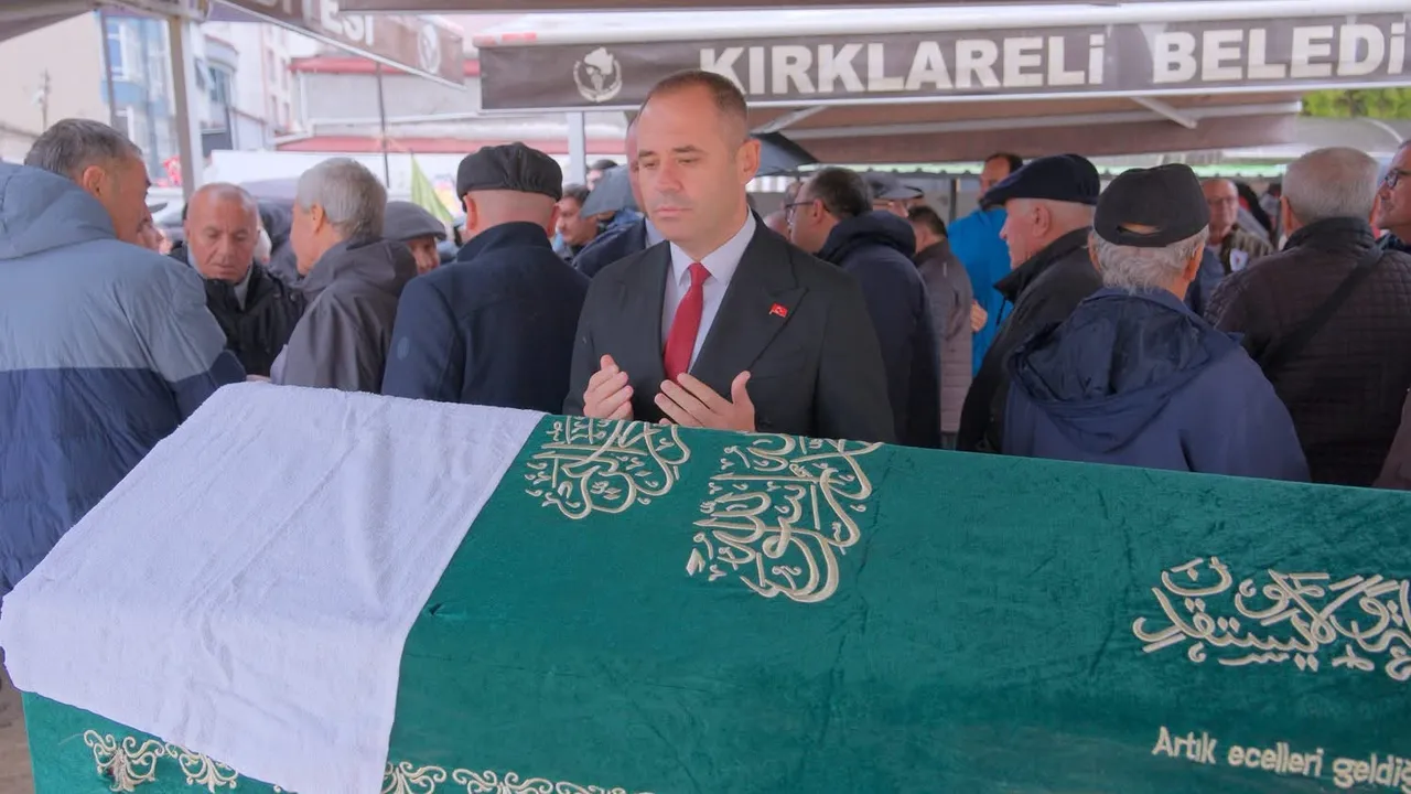 Kırklareli Belediyesi, Bayram Sezer'i son yolculuğuna uğurladı