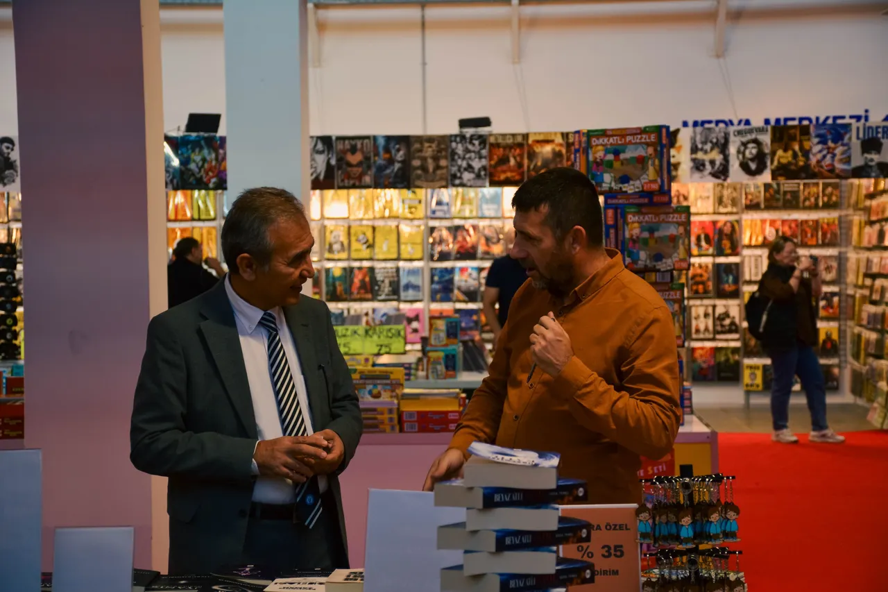 Rektör Yardımcısı Özarslan, 3. Aydın Kitap Fuarı’nın açılışına katıldı