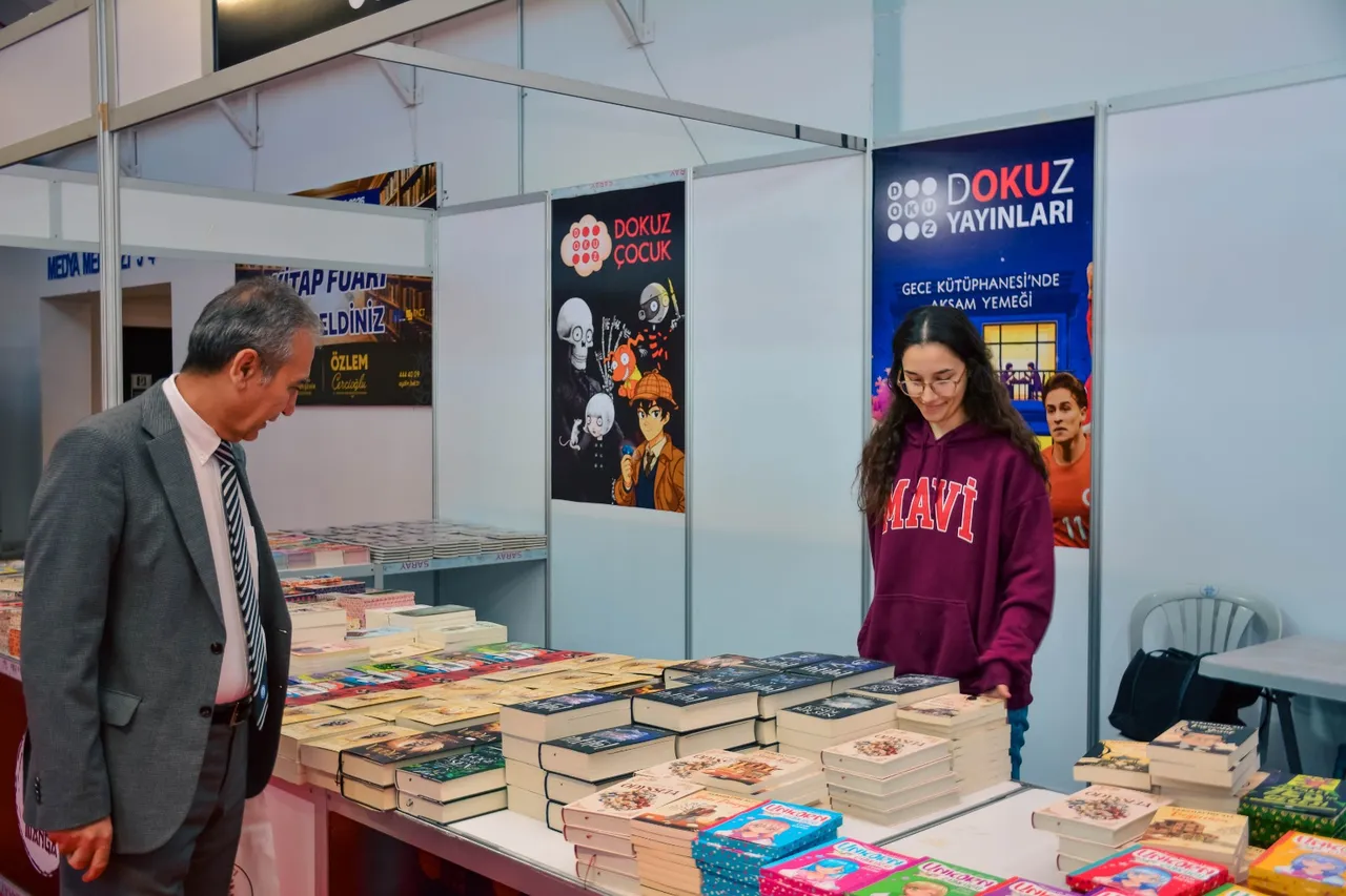 Rektör Yardımcısı Özarslan, 3. Aydın Kitap Fuarı’nın açılışına katıldı