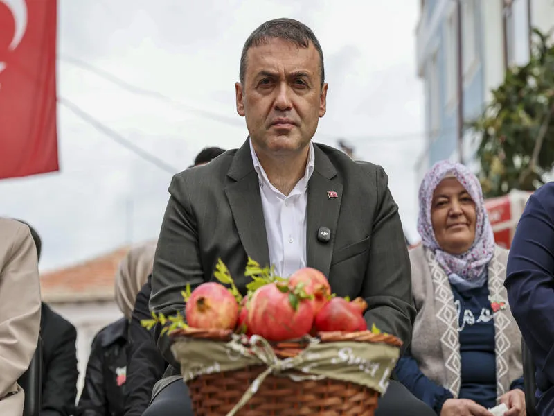 Bilecik Valisi Sözer, İnhisar Nar Festivali’ne katıldı