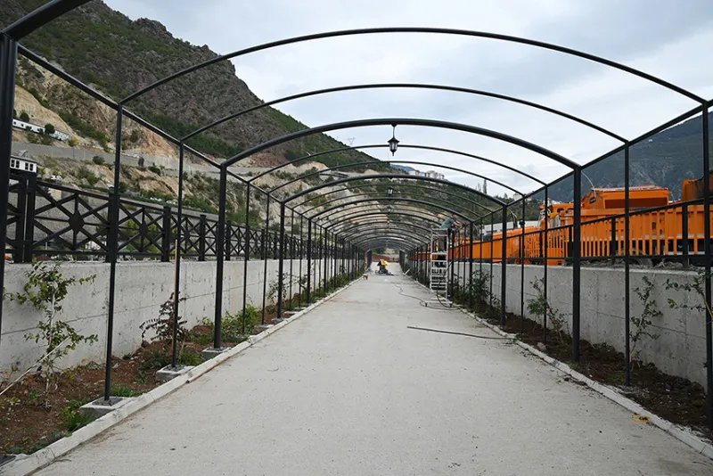 Artvin Çoruh Üniversitesi yerleşkelerinde altyapı ve yaşam alanlarına yönelik iyileştirme çalışmaları devam ediyor