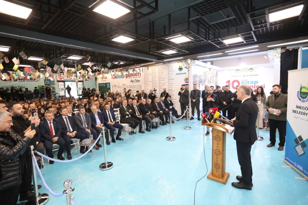 İnegöl’de 10. Kitap Günleri Fuarı kapılarını açtı