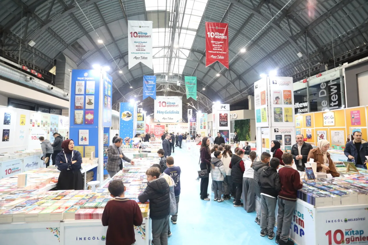 İnegöl’de 10. Kitap Günleri Fuarı kapılarını açtı