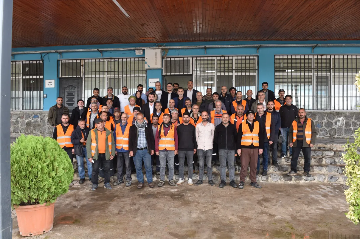Siverek Belediyesi çalışanlarına kanser tarama kiti dağıtıldı