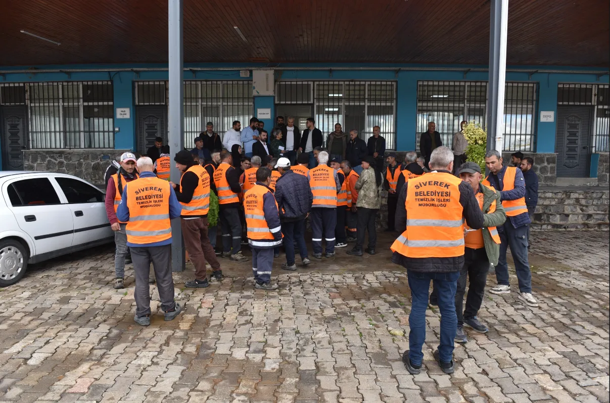 Siverek Belediyesi çalışanlarına kanser tarama kiti dağıtıldı