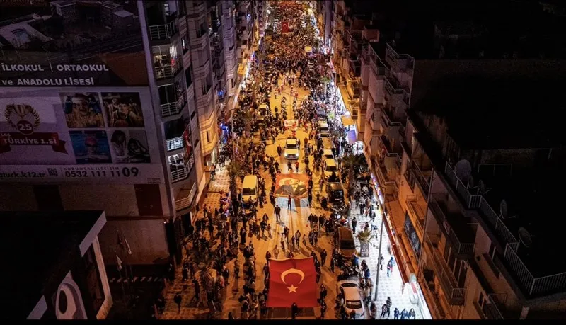 Turgutlu'da “29 Ekim Cumhuriyet Bayramı'' Etkinlikleri Kapsamında Fener Alayı Düzenlendi