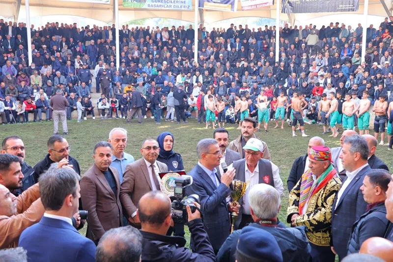 103. Uluslararası Uzundere Karakucak Güreşleri düzenlendi