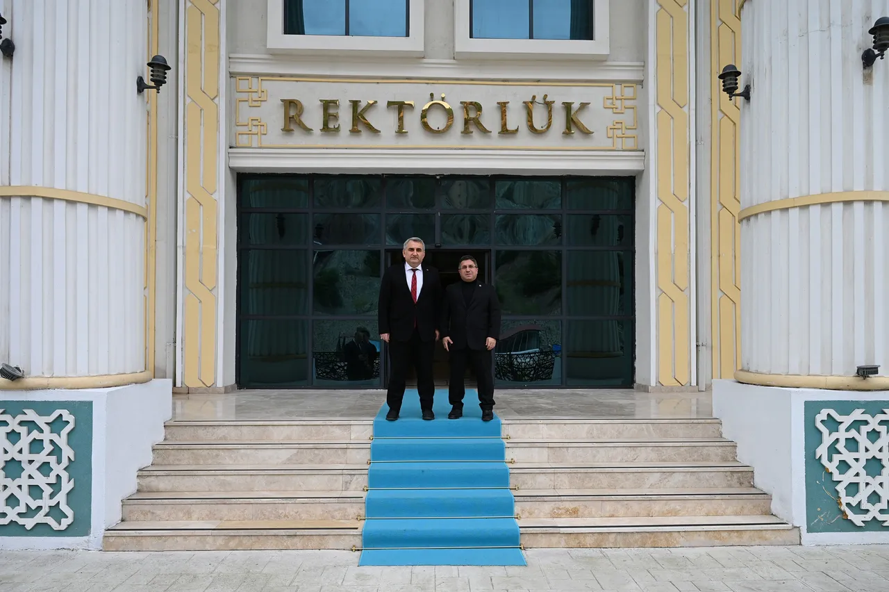 Rektör Oğurlu, Artvin Çoruh Üniversitesini ziyaret etti