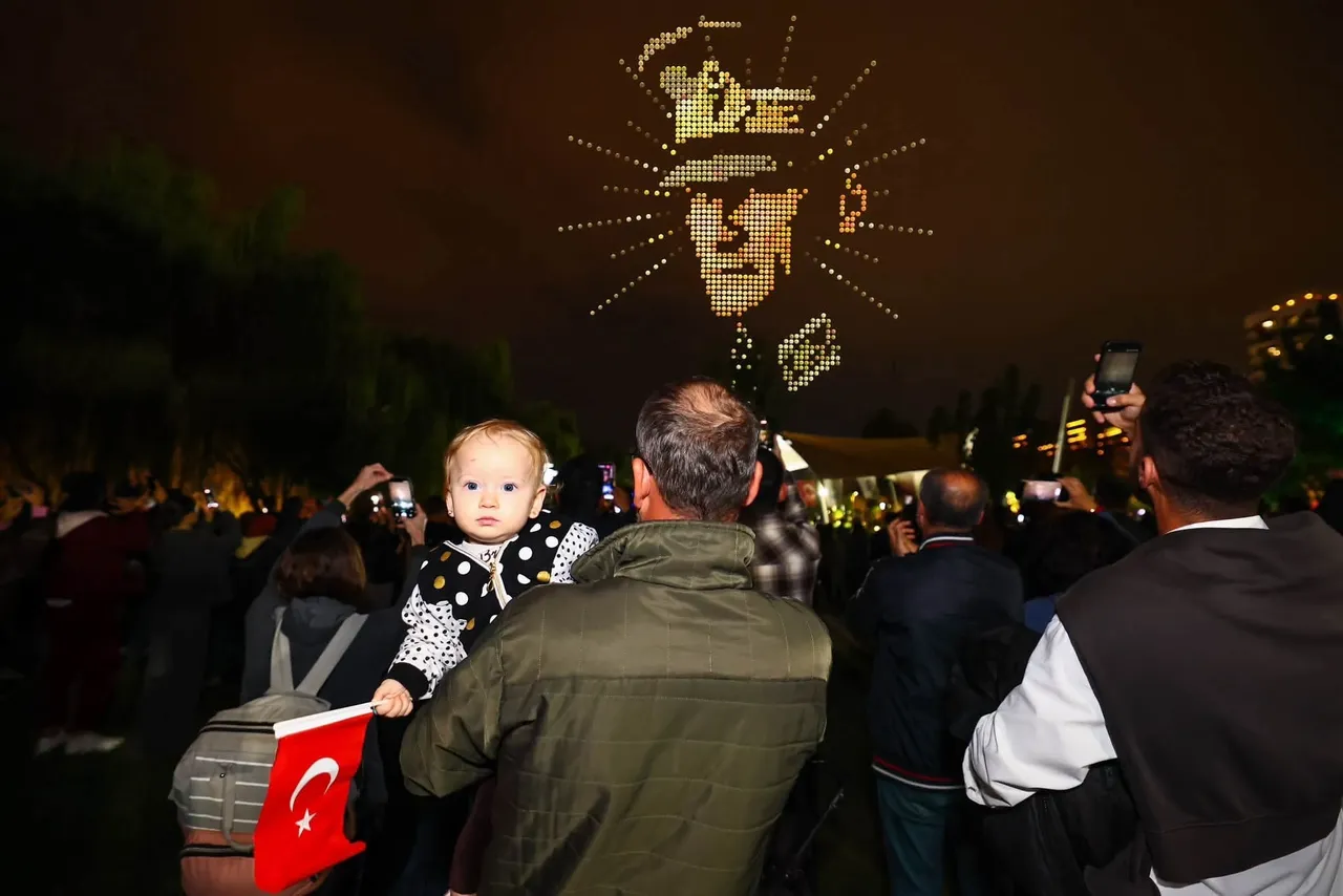 Manisa’da Cumhuriyet coşkusu gökyüzünü aydınlattı
