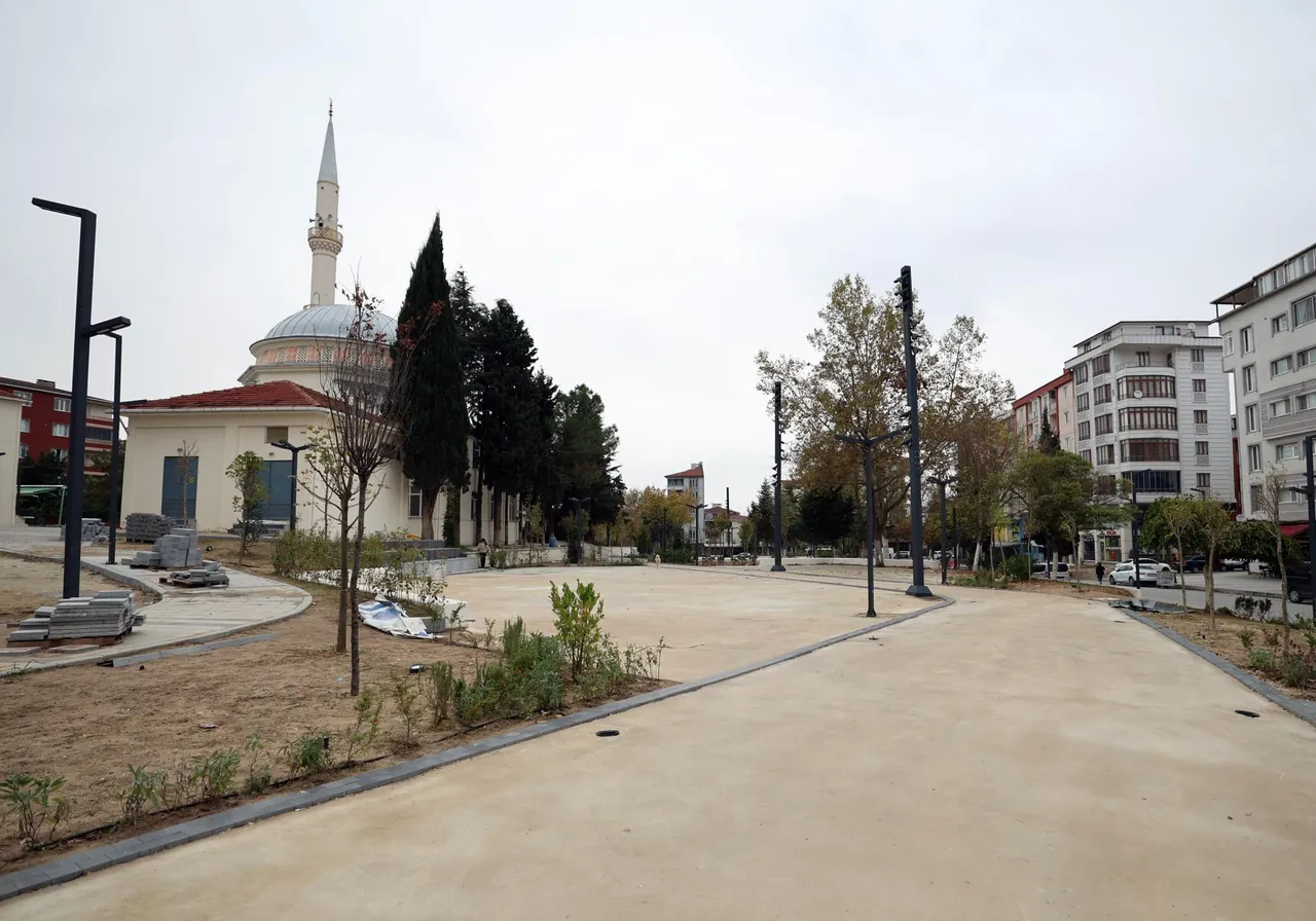 Veliköy Hürriyet Meydanı’nda çalışmalar devam ediyor