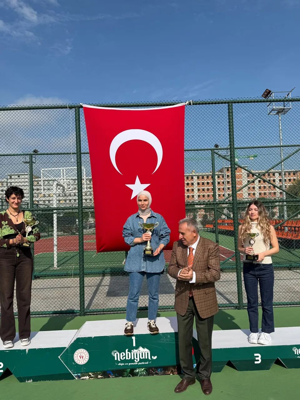 29 Ekim Cumhuriyet bayramı kapsamında düzenlenmiş olan kort tenisi turnuvası ödül töreni