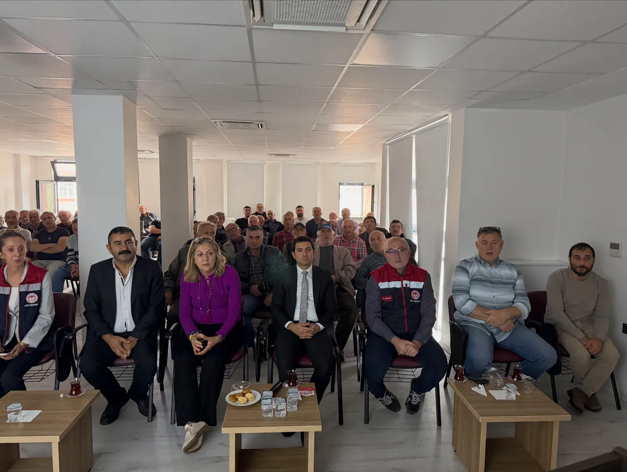 Kaymakam Güzel’in katılımıyla, arıcılık faaliyetlerinin daha etkin şekilde sürdürülmesi amacıyla çalışma gerçekleştirildi