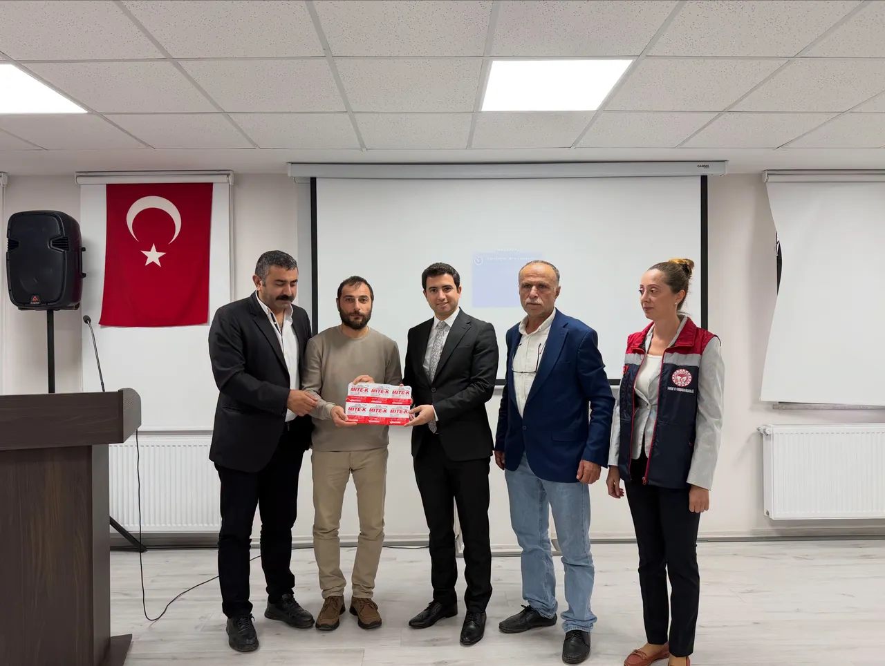 Kaymakam Güzel’in katılımıyla, arıcılık faaliyetlerinin daha etkin şekilde sürdürülmesi amacıyla çalışma gerçekleştirildi