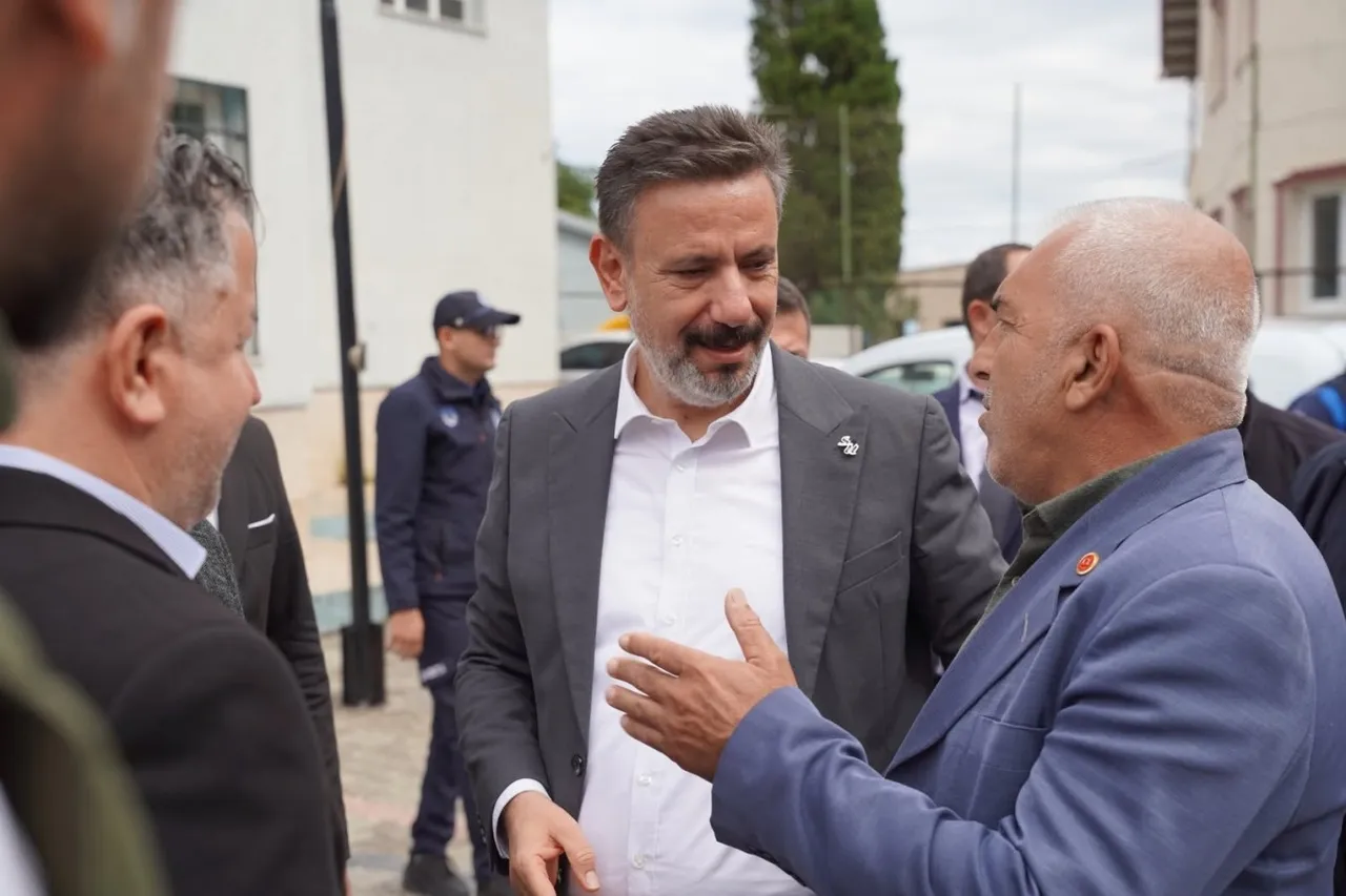 Başkan Sami Üstün Işıklı ve Kale'de öğrencilerle aynı sofrada