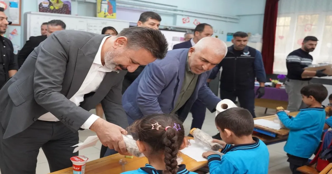 Başkan Sami Üstün Işıklı ve Kale'de öğrencilerle aynı sofrada