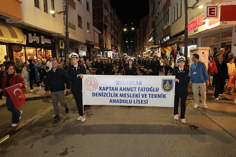 Cumhuriyet Bayramı Fener Alayı Yürüyüşü düzenlendi