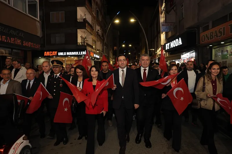 Cumhuriyet Bayramı Fener Alayı Yürüyüşü düzenlendi