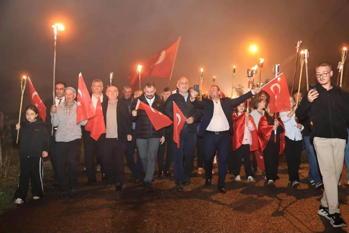 Canik'te Cumhuriyet coşkusu fener alayıyla taçlandı