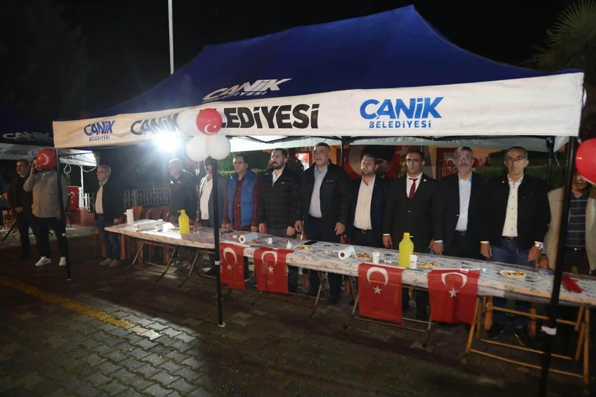 Canik'te Cumhuriyet coşkusu fener alayıyla taçlandı