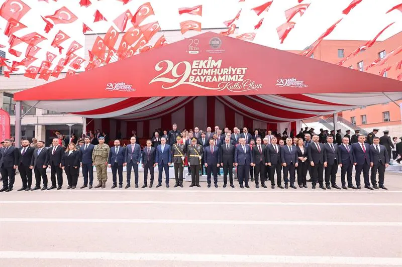 Atatürk Caddesi - 29 Ekim Cumhuriyet Bayramı