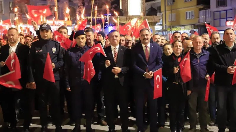 29 Ekim Cumhuriyet Bayramı coşkusu fener alayı ile taçlandı